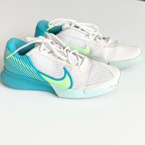 Nike Women’s 8.5 Air Zoom Vapor 2 Premium hard court tennis sneakers shoes